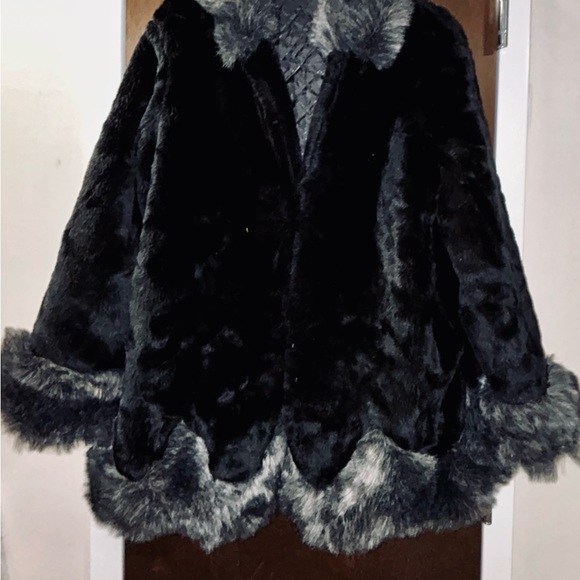 Faux Fur Scalloped Bottom Jacket GrayCollar/Sleeves New nice lining & pockets - Picture 6 of 12